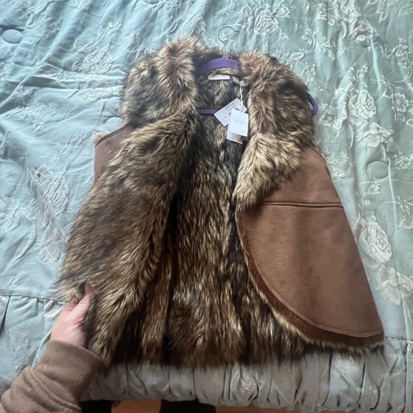 Beautiful Lux suedes/ fur vest - Picture 5 of 5